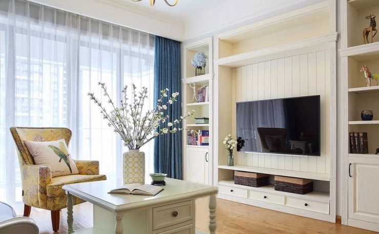 對于小戶型來說，電視背景墻做收納，比其他設(shè)計(jì)實(shí)用多了！