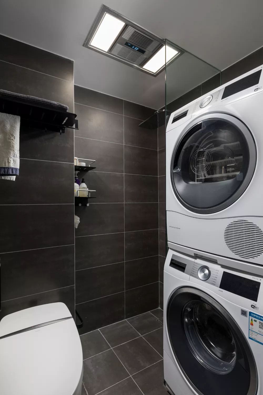 63平的簡約風(fēng)小戶型，臥室里還擠出了衣帽間，媲美樣板間