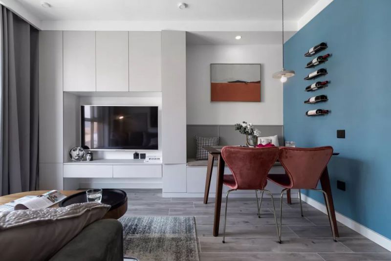 63平的簡約風(fēng)小戶型，臥室里還擠出了衣帽間，媲美樣板間